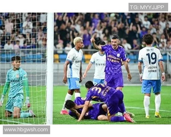 足球明星在比赛中头碰对手引发激烈争议与球迷热议的瞬间解析