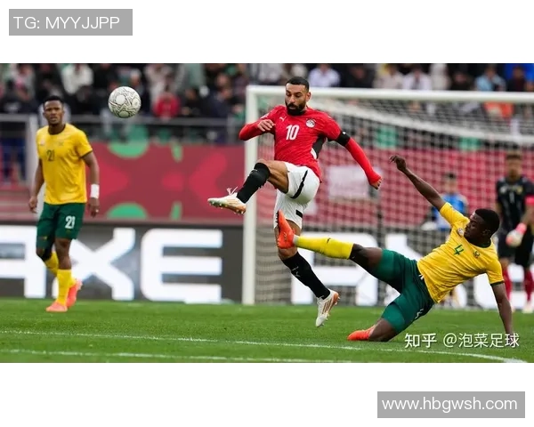 足球明星因不当行为被校队开除引发广泛关注与讨论